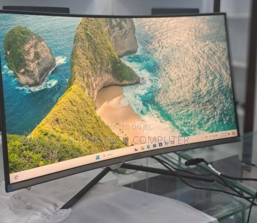 Brand New Samsung 32' Monitor