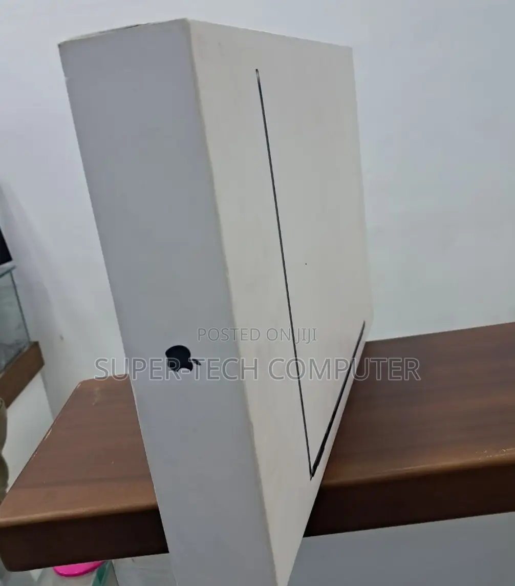 New Apple MacBook Air 2024 M3 15-Inch 8GB Apple M3 Pro SSD 512GB