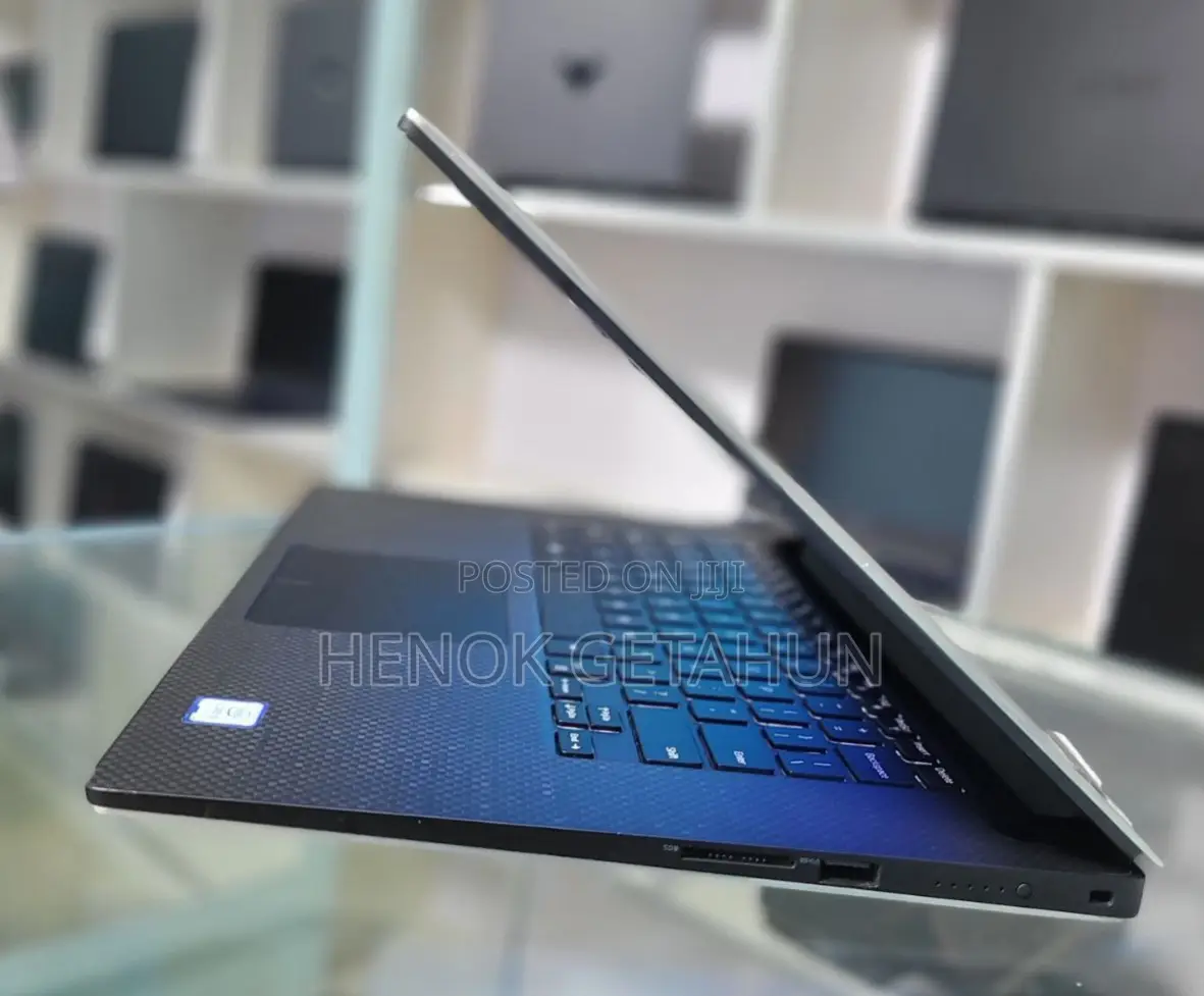 New Laptop Dell Precision 15 3520 16GB Intel Core I9 SSD 512GB