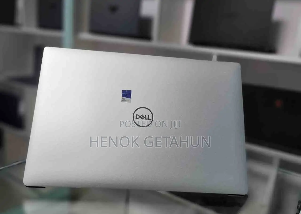 New Laptop Dell Precision 15 3520 16GB Intel Core I7 SSD 512GB