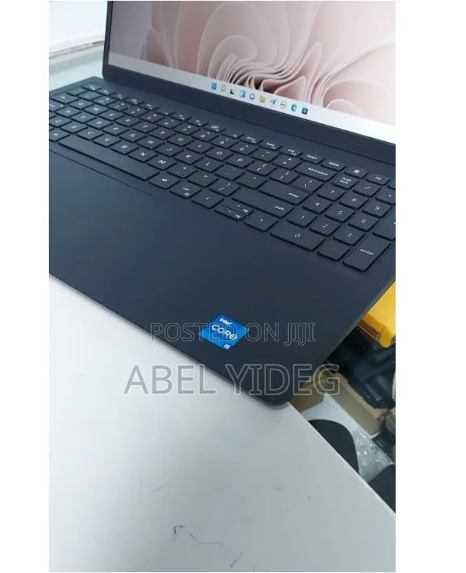New Laptop Dell Inspiron 15 8GB Intel Core I5 SSD 256GB