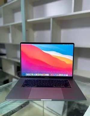 Photo - New Laptop Apple MacBook Pro 2019 32GB Intel Core I9 SSD 1T