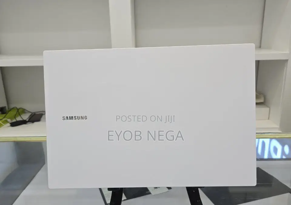 New Laptop Samsung 8GB Intel Core I5 HDD+SSD 1.5T