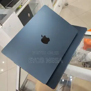 New Laptop Apple MacBook Air 2022 M2 8GB Apple M2 SSD 256GB