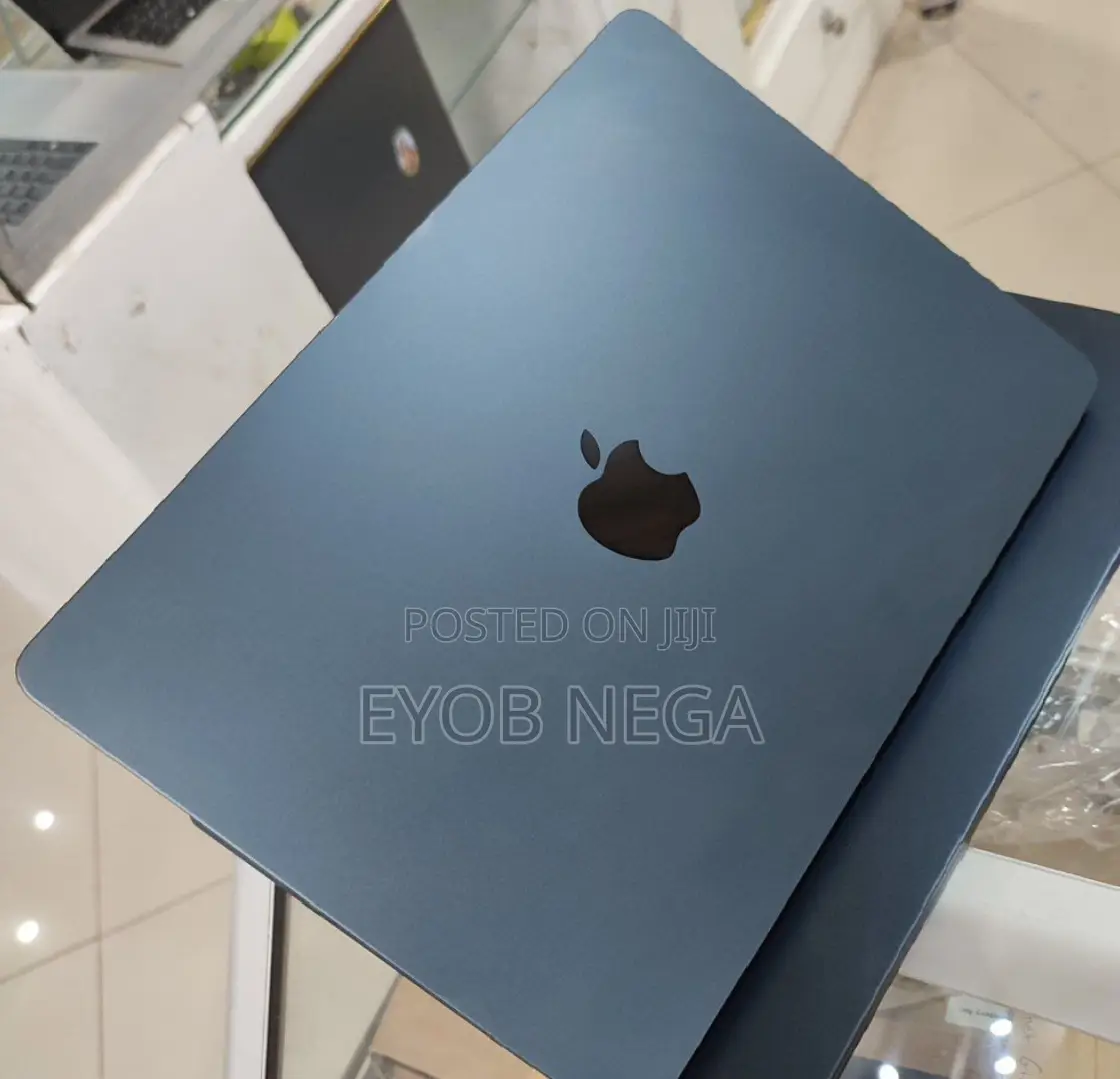 New Laptop Apple MacBook Air 2022 M2 8GB Apple M2 SSD 256GB