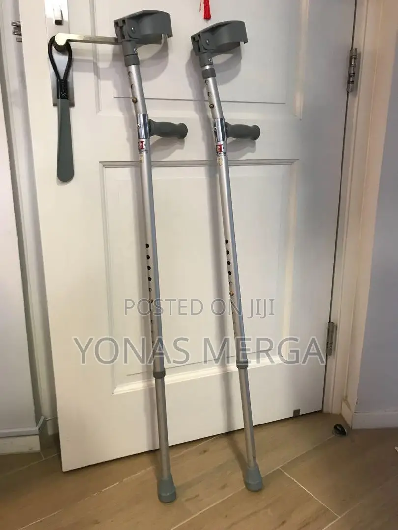 Crutches%Crutches "Crunch"Cranch'ክራንች:Two(2)Pices Crutches