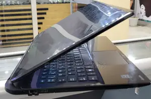 New Laptop Toshiba Satellite C665 4GB Intel Core I7 SSD 256GB