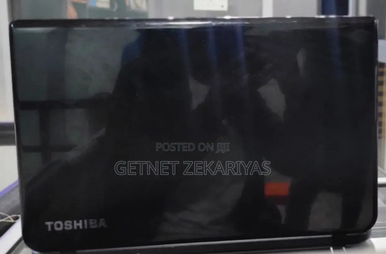 New Laptop Toshiba Satellite C665 4GB Intel Core I7 SSD 256GB