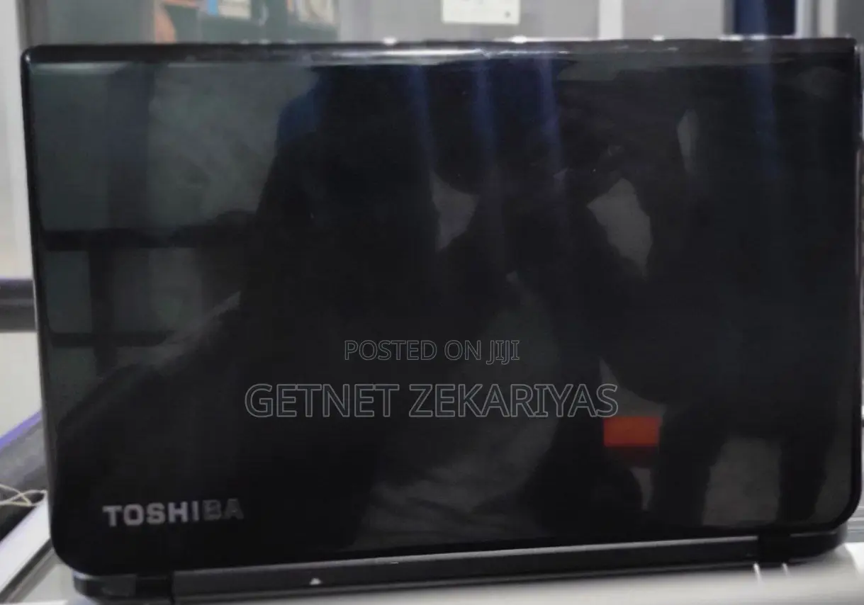 New Laptop Toshiba Satellite C665 4GB Intel Core I7 SSD 256GB