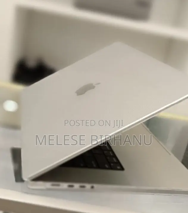 New Laptop Apple MacBook Pro 2022 M2 16GB Apple M2 SSD 1T