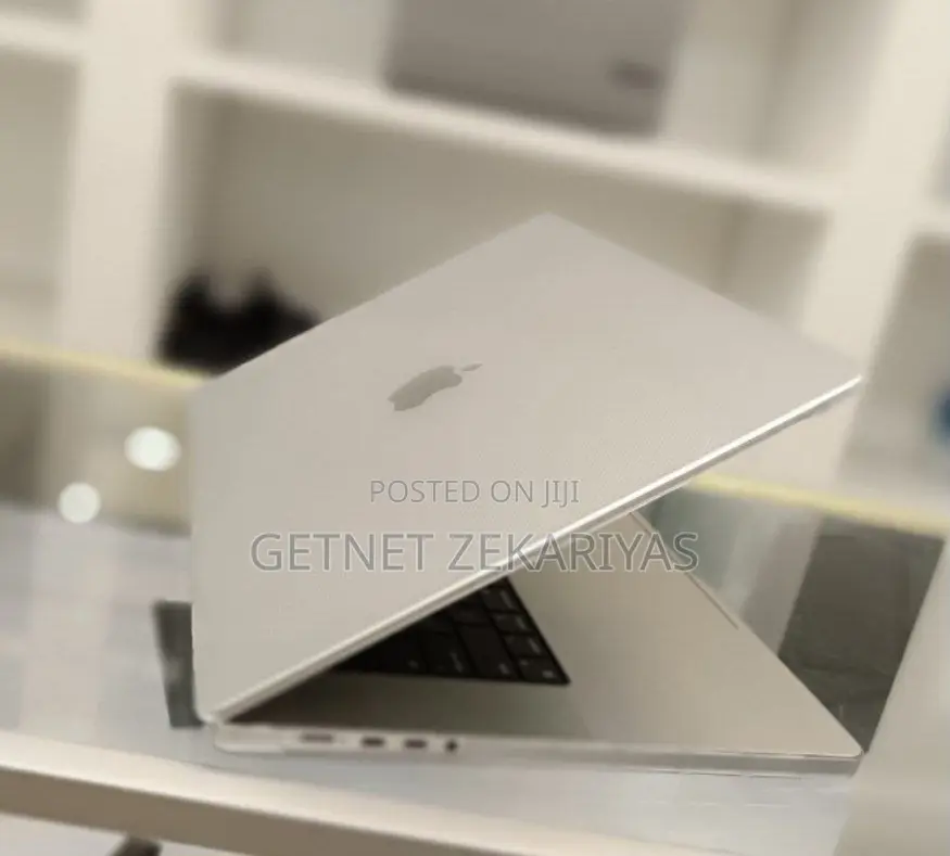 New Laptop Apple MacBook Pro 16GB Apple M2 SSD 1T