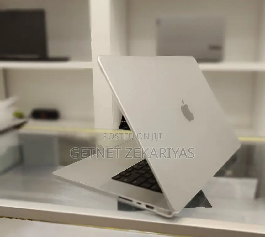 New Laptop Apple MacBook Pro 16GB Apple M2 SSD 1T