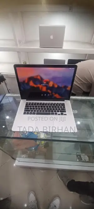 Photo - Laptop Apple MacBook Pro 2017 8GB Intel Core i7 SSD 512GB