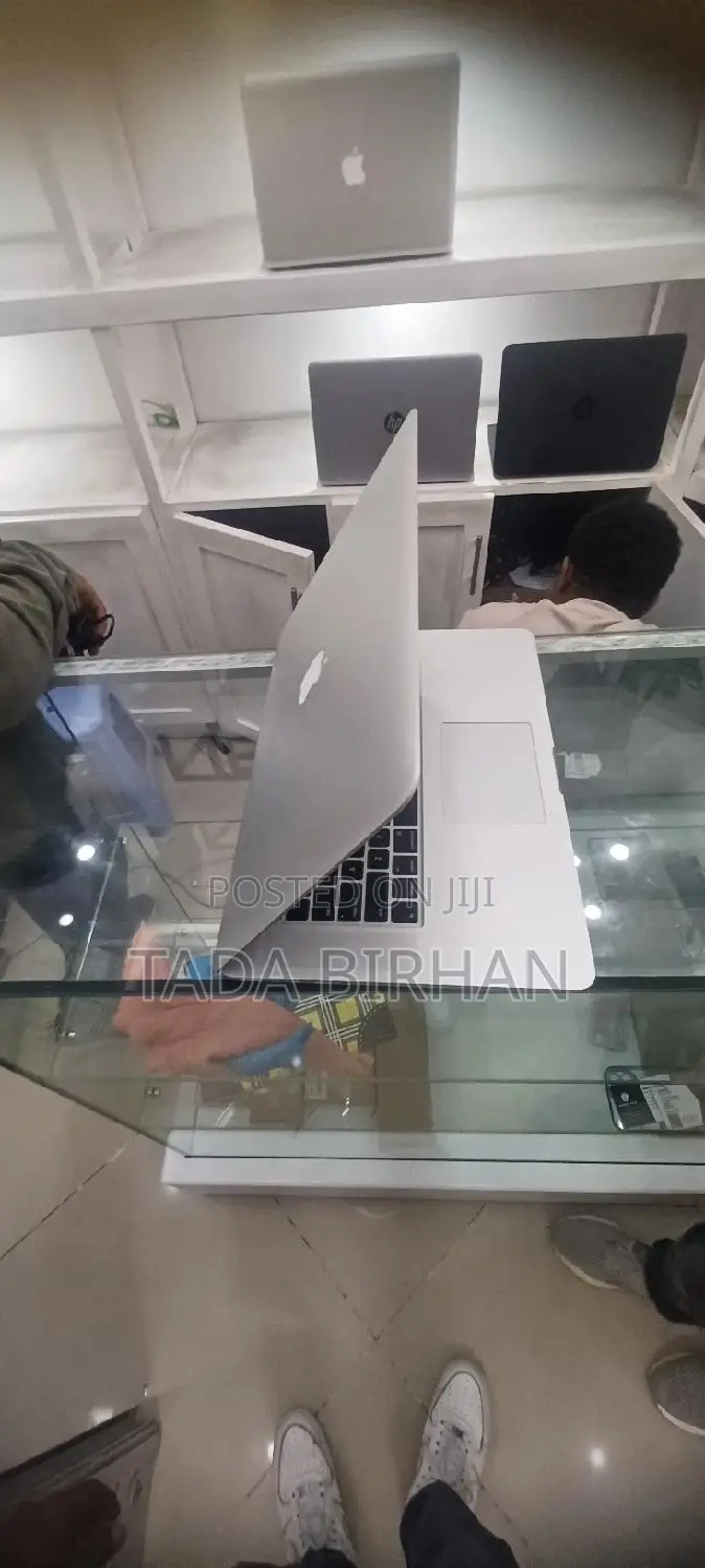 Laptop Apple MacBook Pro 2017 8GB Intel Core i7 SSD 512GB