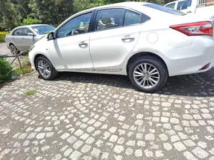 Toyota Yaris 2014 White