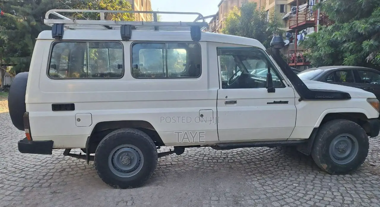 Toyota Land Cruiser 2007 White
