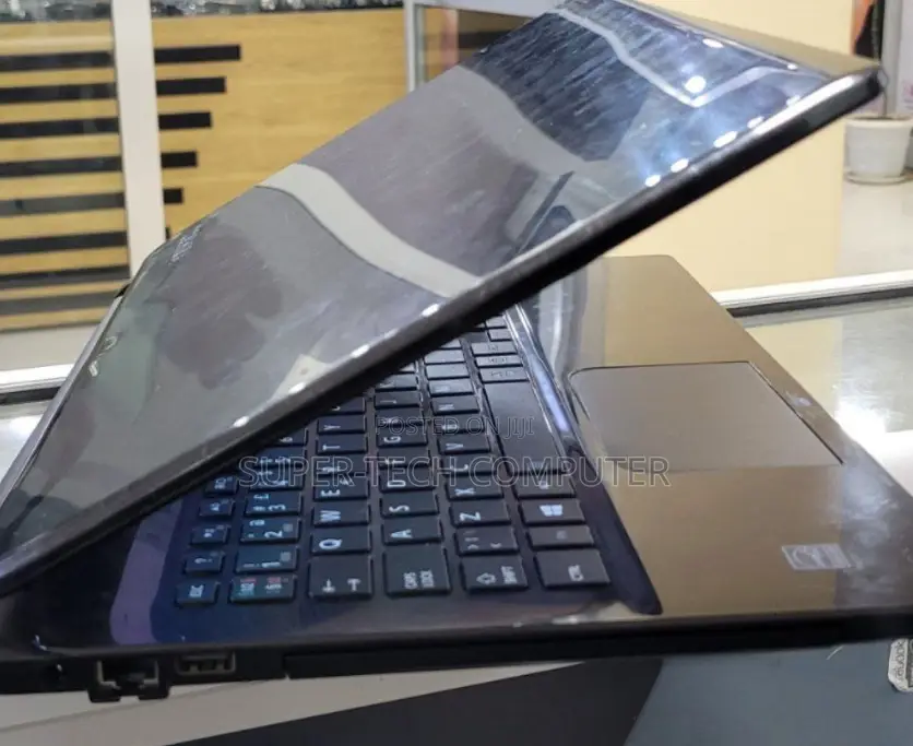 Laptop Toshiba Satellite C665 4GB Intel Core I7 SSD 256GB