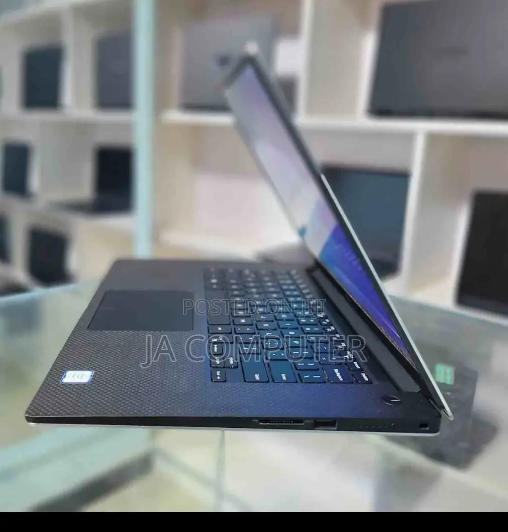 New Laptop Dell Precision 15 3520 16GB Intel Core I7 SSD 512GB