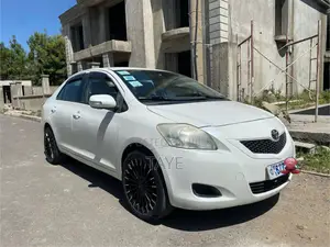 Photo - Toyota Belta 2010 White