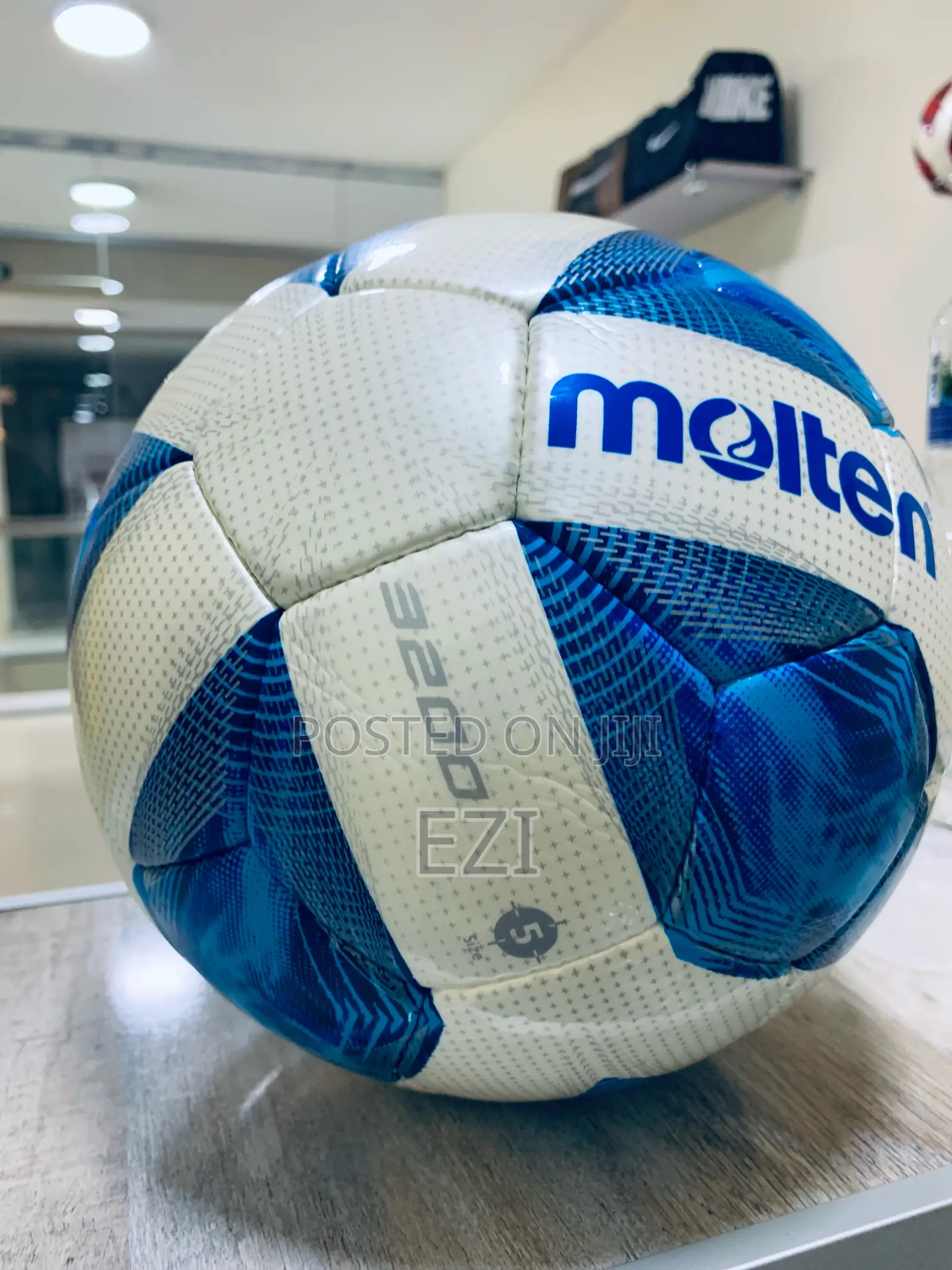Molten Tubeless Football.