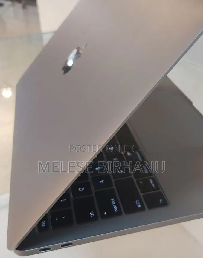 New Laptop Apple MacBook Pro 2017 8GB Intel Core I5 SSD 512GB