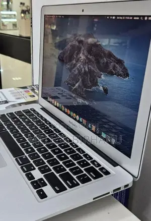 New Laptop Apple MacBook 2013 4GB Intel Core i5 SSD 256GB