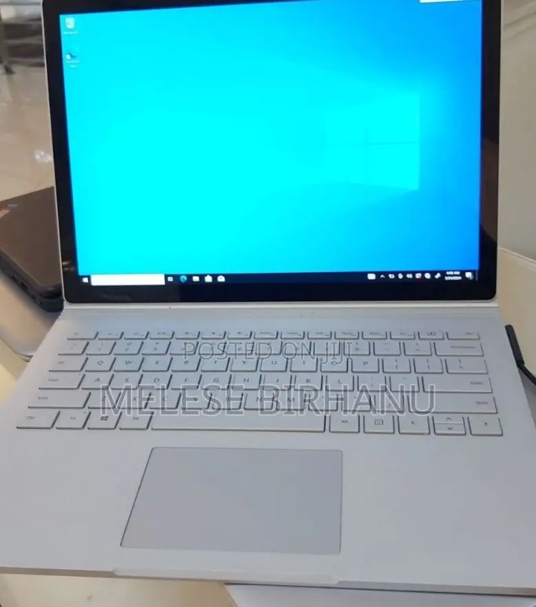 New Laptop Microsoft Surface 8GB Intel Core I5 SSD 256GB
