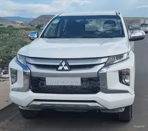 Photo - Mitsubishi L200 2022 White