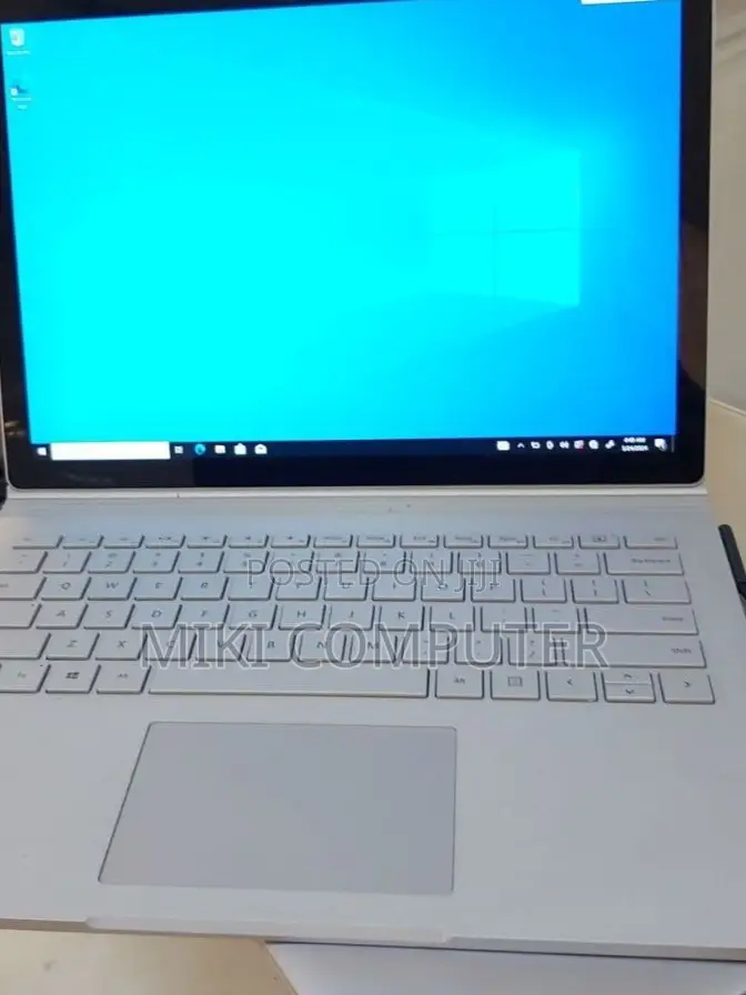 New Laptop Microsoft Surface 8GB Intel Core I5 SSD 256GB