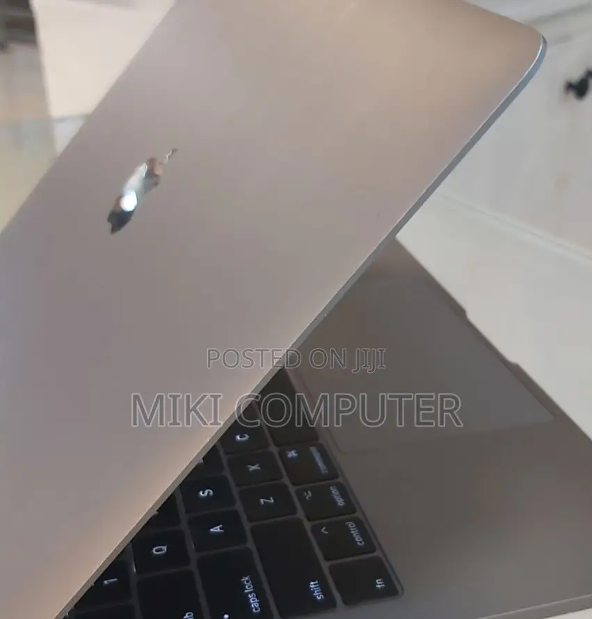 New Laptop Apple MacBook Pro 2017 16GB Intel Core I7 SSD 512GB