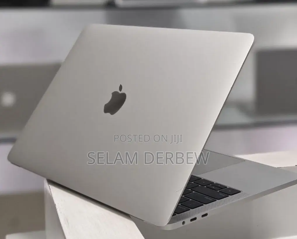 New Laptop Apple MacBook Pro 2018 16GB Intel Core I7 SSD 512GB