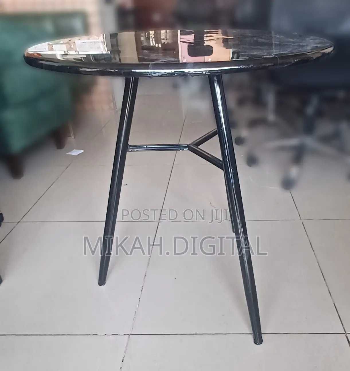 Trileg Epoxy Polished Dining Table