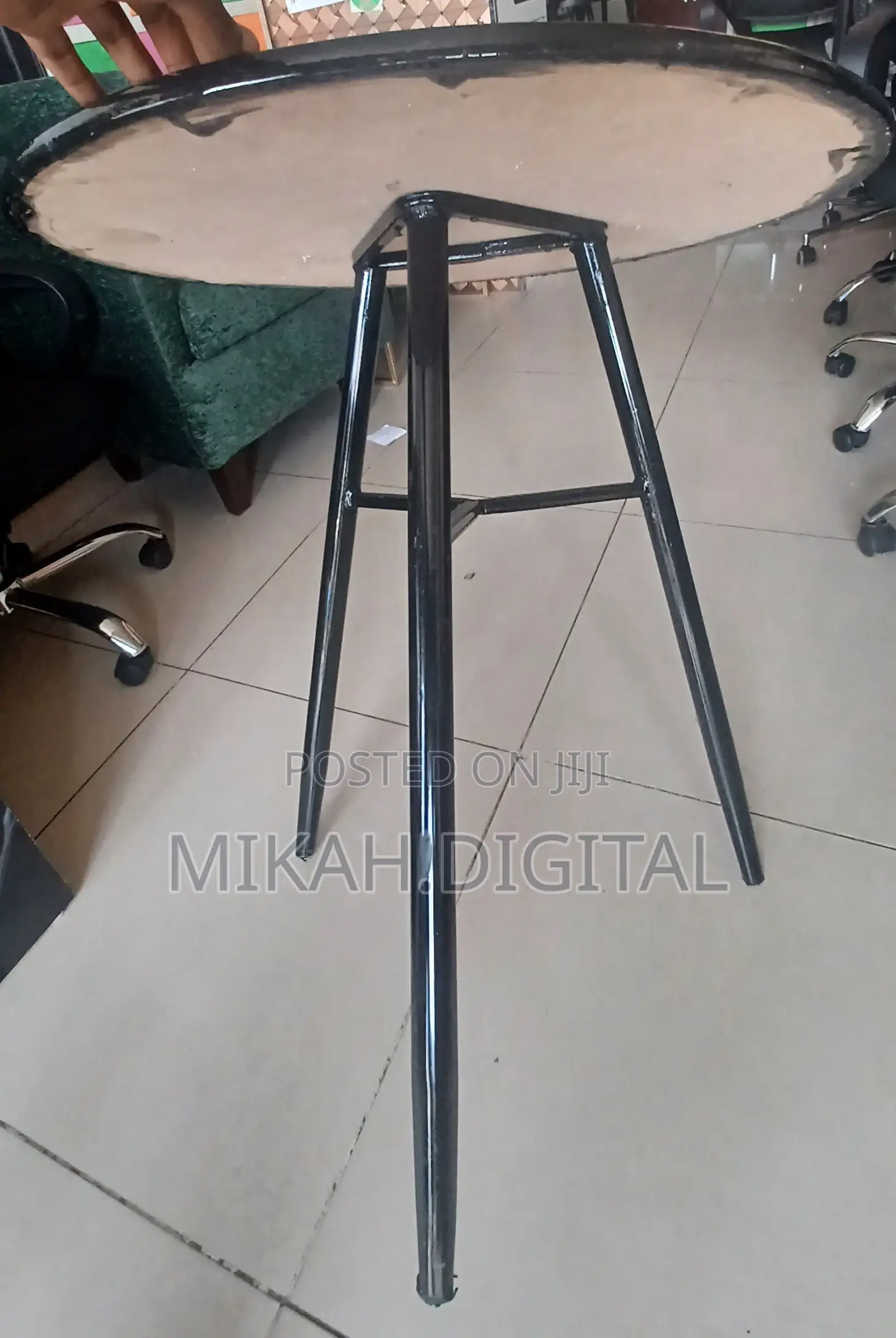 Trileg Epoxy Polished Dining Table