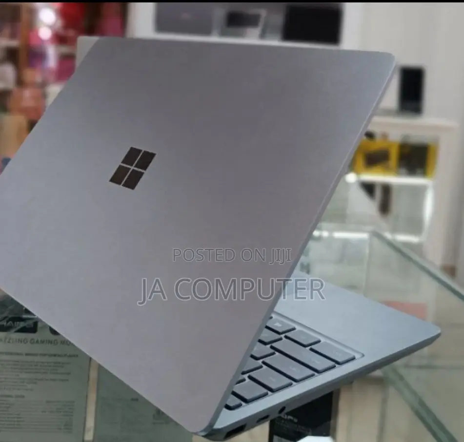 New Laptop Microsoft Surface 8GB Intel Core I5 SSD 512GB