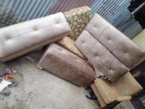 ተካፋች ያላቻዉ ሶፋዎች ፦መጅሊስና ሶፋዎችን የላሸ አቃ