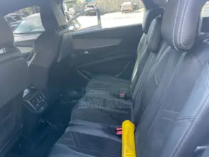 Peugeot 5008 2021 Brown