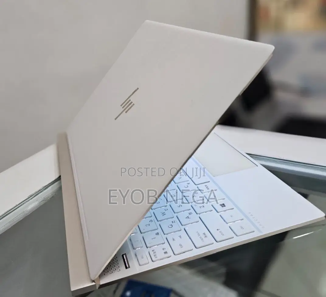 New Laptop HP Spectre 8GB Intel Core I5 SSD 512GB