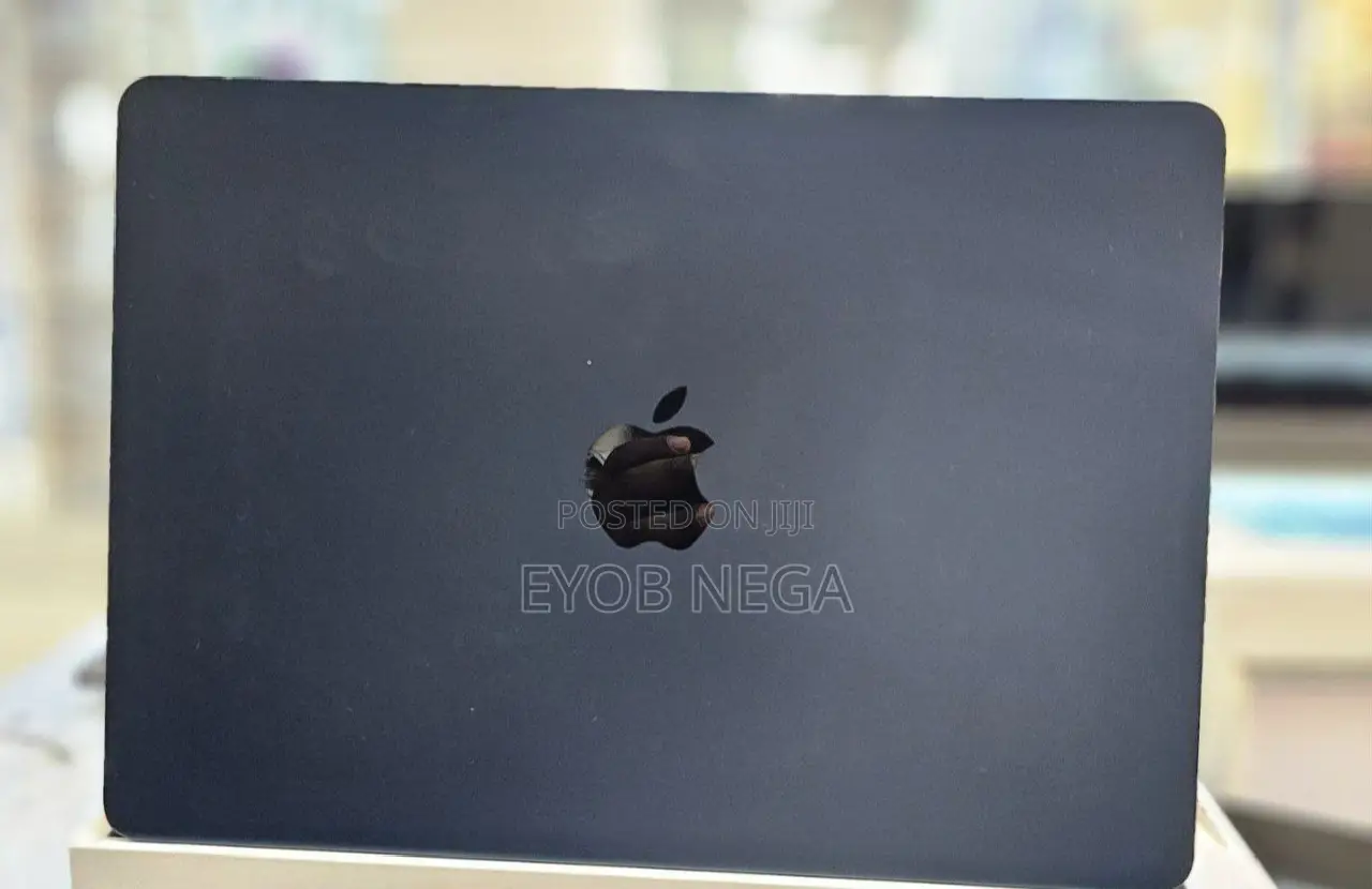 New Laptop Apple MacBook Air 2023 M2 8GB Apple M2 SSD 256GB