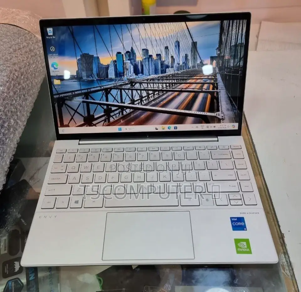 New Laptop HP Envy X360 16GB Intel Core I5 SSD 512GB