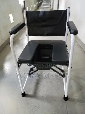 Photo - Toilet Chair□Wheelchair "Potty Chair¿U Cut Popo/Commode ቼር