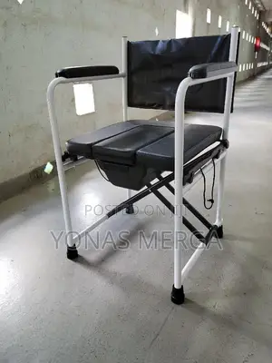 Photo - Commode Chair十toilet Chair《Potty Chair`ሆስፒታል መፀዳጃ/Commode