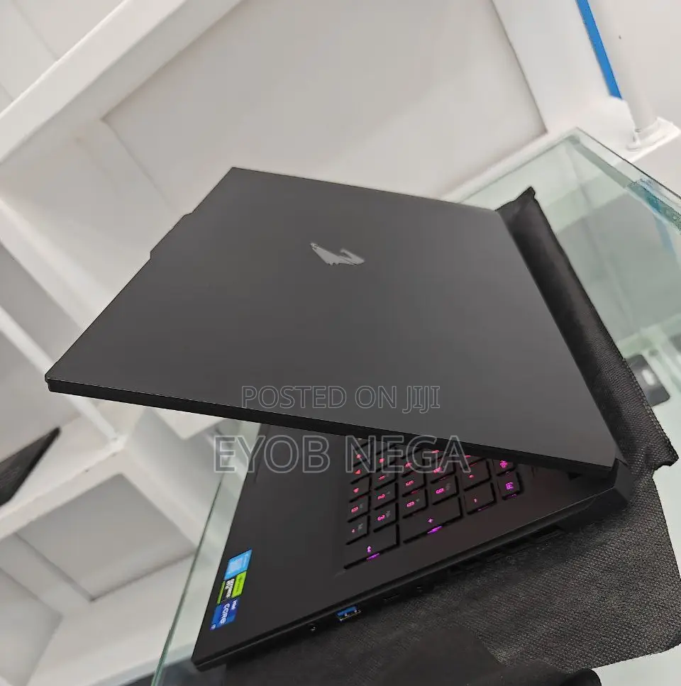 New Laptop Gigabyte AORUS 15G 16GB Intel Core I7 SSD 1T