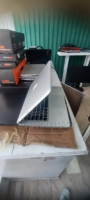 Laptop Apple MacBook 2012 8GB Intel Core I5 SSD 256GB