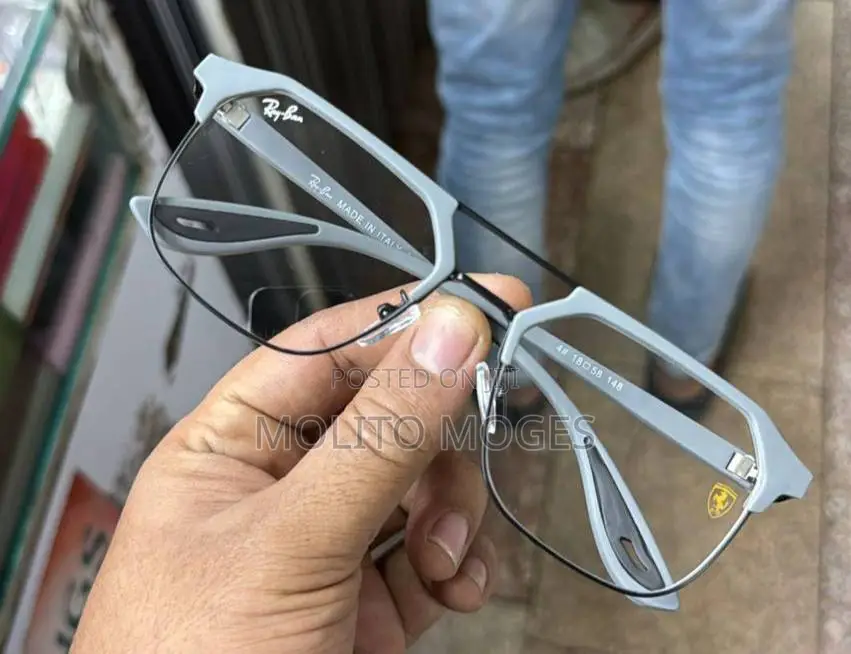 Ttransparent Eyeglass