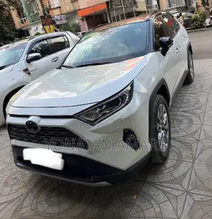 Photo - Toyota RAV4 2020 White