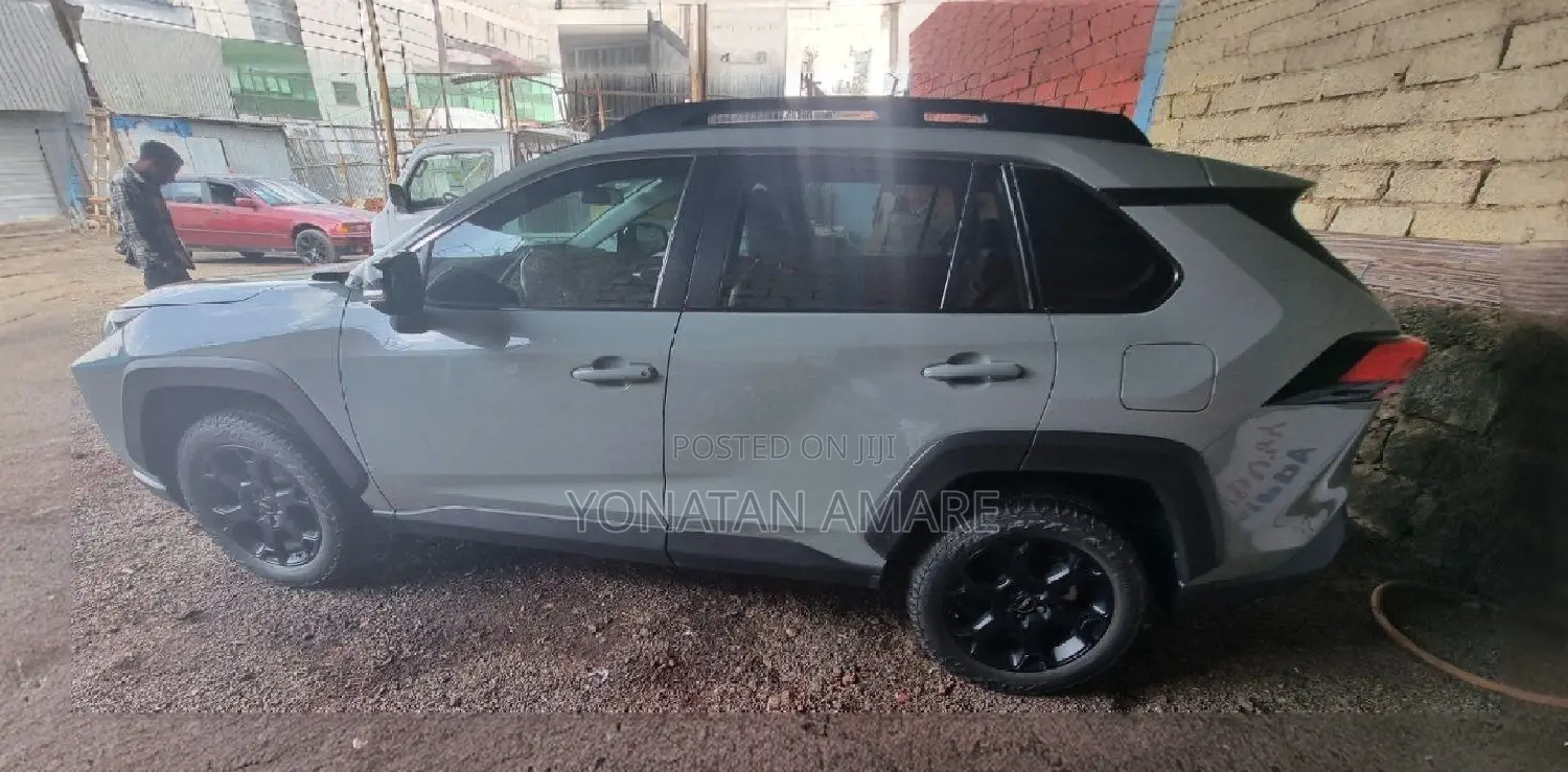 Toyota RAV4 2021 Green