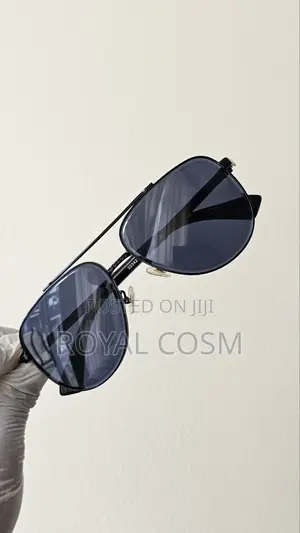 Photo - LOUIS VUITTON Glasses/Shades for Him and Her