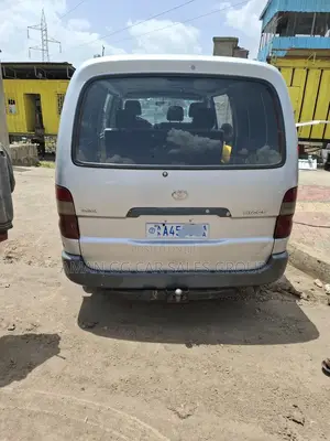 Toyota HiAce 2004 Silver