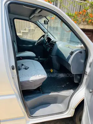 Toyota HiAce 2004 Silver