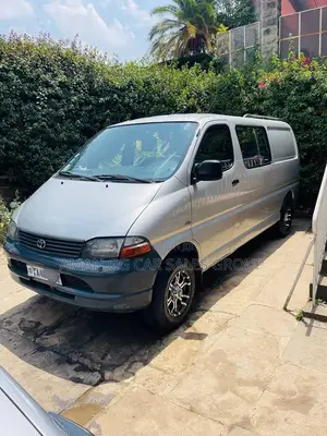 Photo - Toyota HiAce 2004 Silver